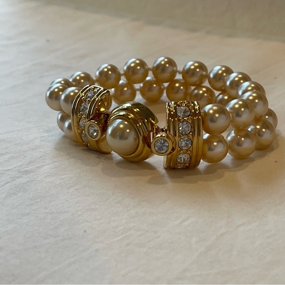 Vintage Kenneth Jay Lane Double Pearl Bracelet with luxe gold & crystal design - Picture 4 of 5